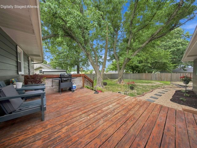 105 E Meadowbrook Avenue, Clever, MO 65631
