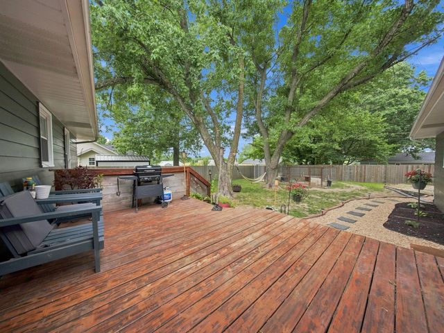 105 E Meadowbrook Avenue, Clever, MO 65631