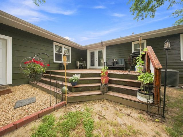105 E Meadowbrook Avenue, Clever, MO 65631