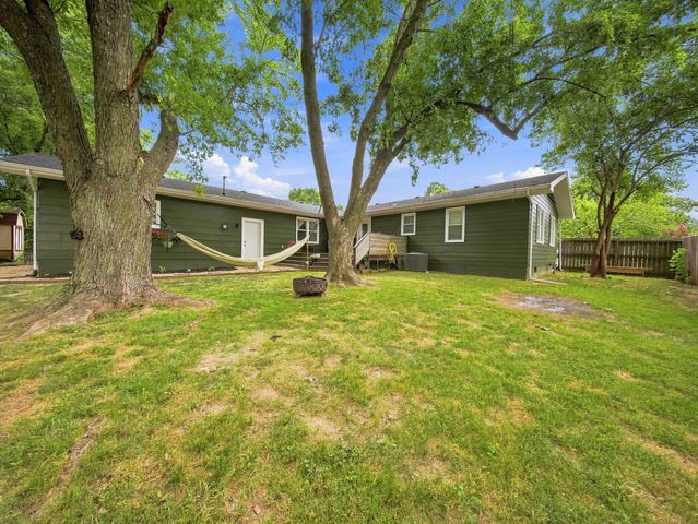 105 E Meadowbrook Avenue, Clever, MO 65631