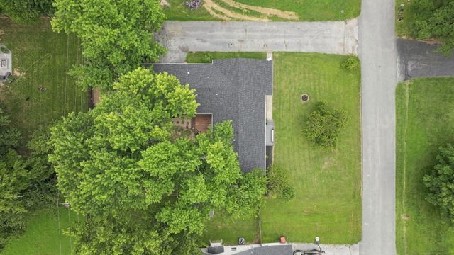 105 E Meadowbrook Avenue, Clever, MO 65631