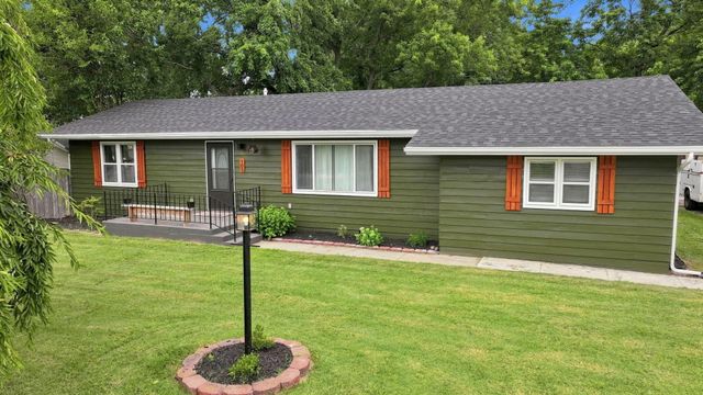 105 E Meadowbrook Avenue, Clever, MO 65631