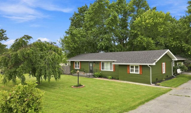 105 E Meadowbrook Avenue, Clever, MO 65631