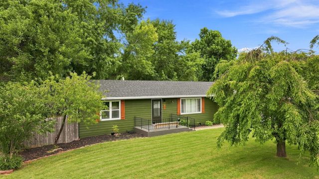 105 E Meadowbrook Avenue, Clever, MO 65631