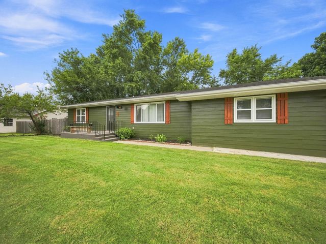 105 E Meadowbrook Avenue, Clever, MO 65631