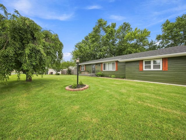 105 E Meadowbrook Avenue, Clever, MO 65631