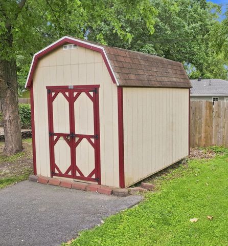 105 E Meadowbrook Avenue, Clever, MO 65631