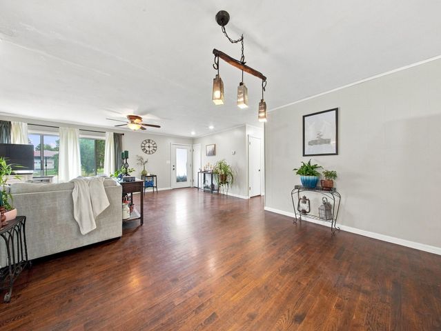 105 E Meadowbrook Avenue, Clever, MO 65631