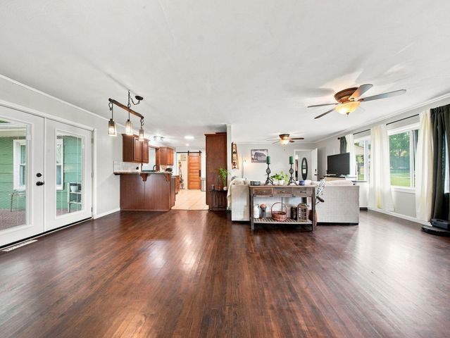 105 E Meadowbrook Avenue, Clever, MO 65631