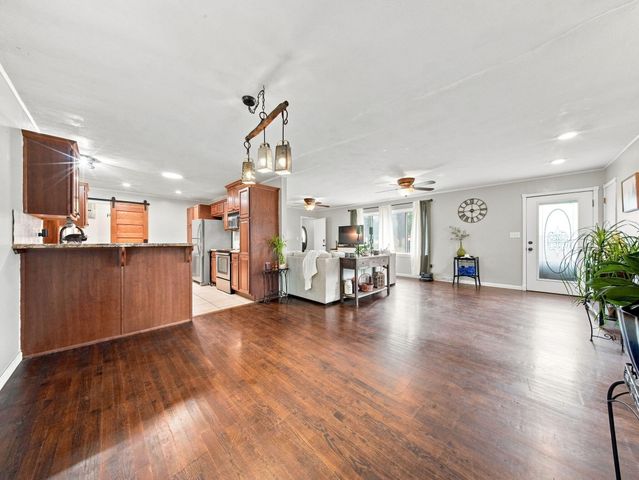 105 E Meadowbrook Avenue, Clever, MO 65631