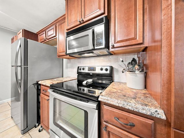 105 E Meadowbrook Avenue, Clever, MO 65631