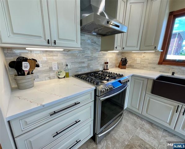321 Thomas Avenue, Lyndhurst, NJ 07071