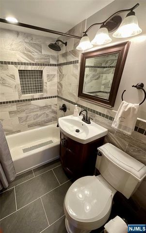 321 Thomas Avenue, Lyndhurst, NJ 07071