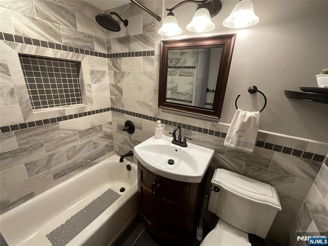 321 Thomas Avenue, Lyndhurst, NJ 07071