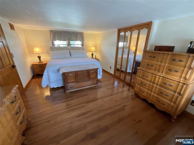 321 Thomas Avenue, Lyndhurst, NJ 07071