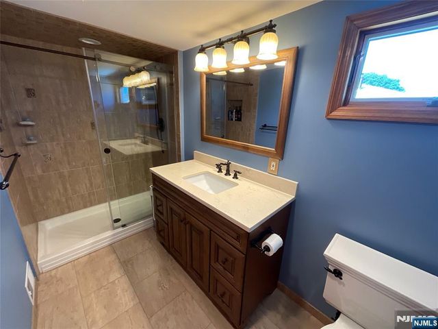321 Thomas Avenue, Lyndhurst, NJ 07071