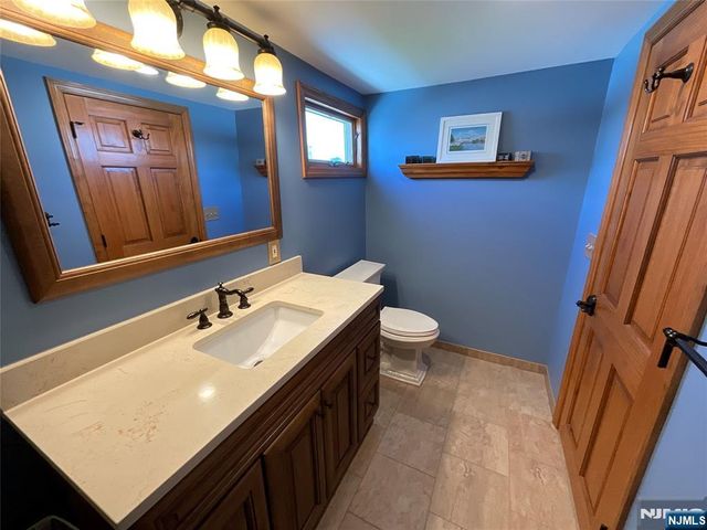 321 Thomas Avenue, Lyndhurst, NJ 07071