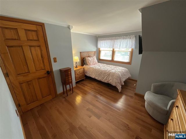 321 Thomas Avenue, Lyndhurst, NJ 07071