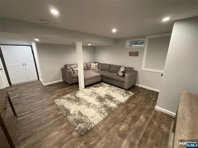 321 Thomas Avenue, Lyndhurst, NJ 07071