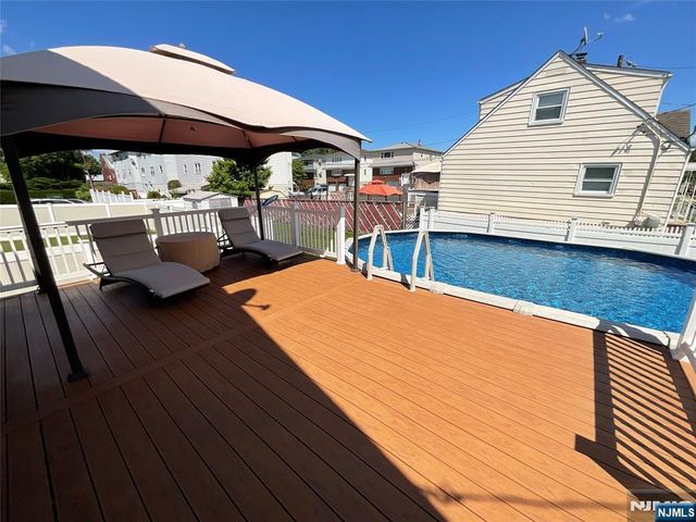 321 Thomas Avenue, Lyndhurst, NJ 07071