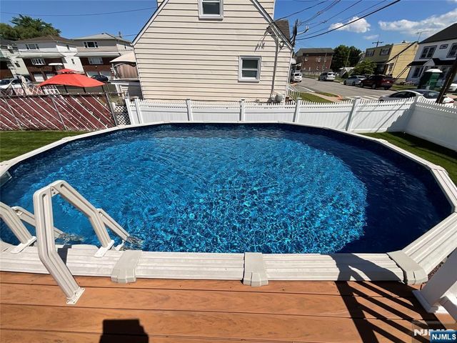 321 Thomas Avenue, Lyndhurst, NJ 07071