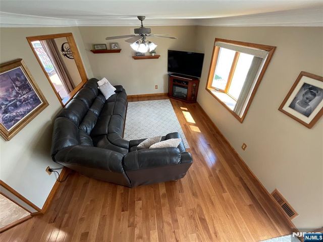 321 Thomas Avenue, Lyndhurst, NJ 07071