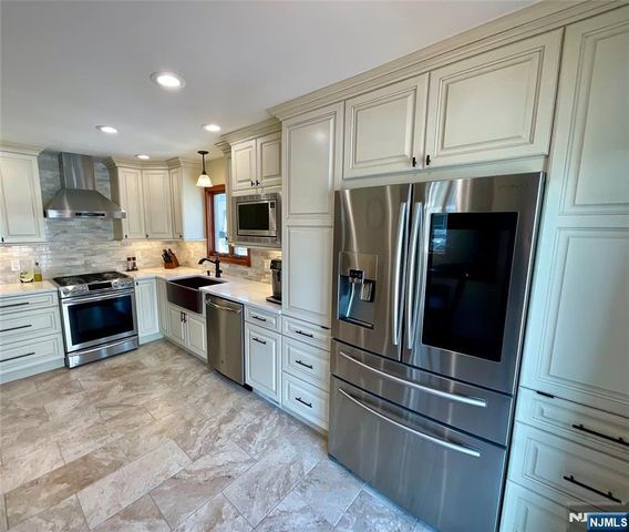 321 Thomas Avenue, Lyndhurst, NJ 07071