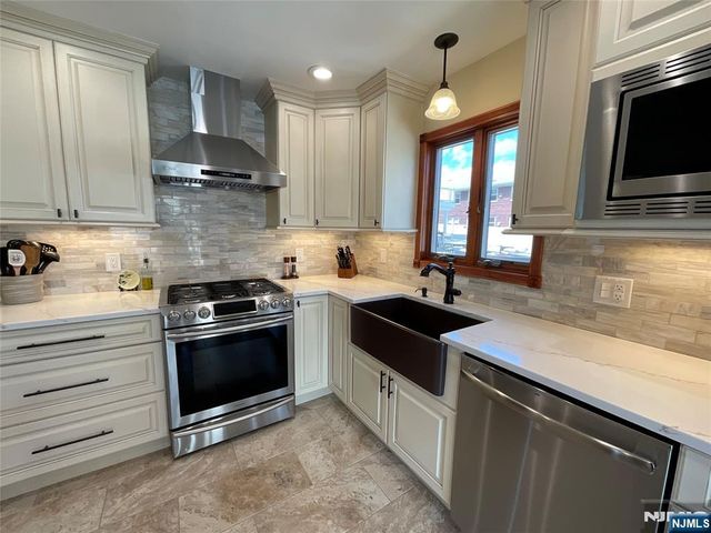 321 Thomas Avenue, Lyndhurst, NJ 07071