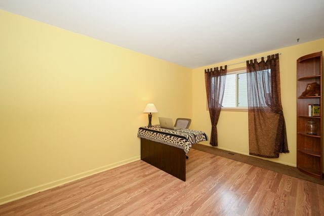 1970 Nottingham Lane, Wheaton, IL 60189