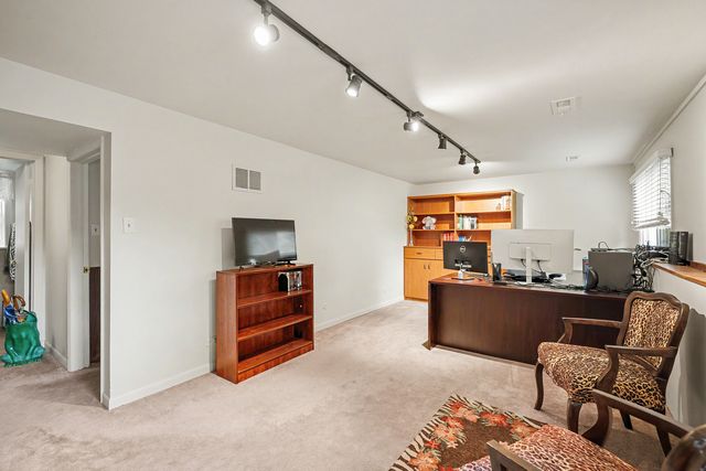 1970 Nottingham Lane, Wheaton, IL 60189