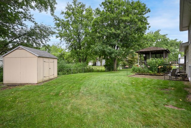 1970 Nottingham Lane, Wheaton, IL 60189