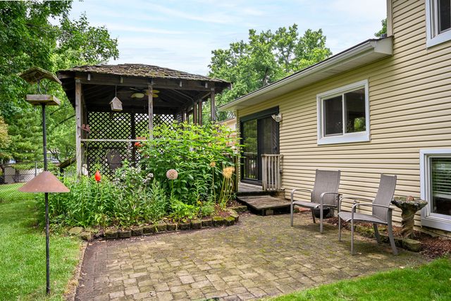 1970 Nottingham Lane, Wheaton, IL 60189