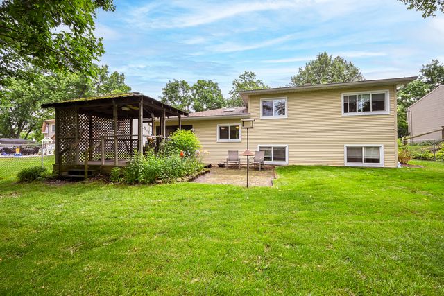 1970 Nottingham Lane, Wheaton, IL 60189