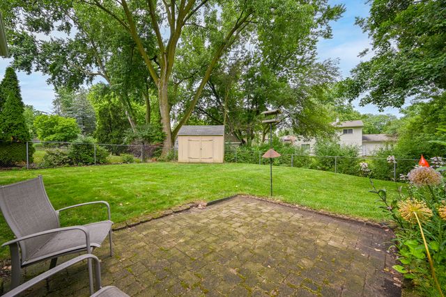 1970 Nottingham Lane, Wheaton, IL 60189