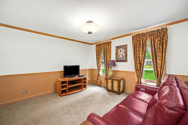 1970 Nottingham Lane, Wheaton, IL 60189