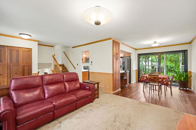 1970 Nottingham Lane, Wheaton, IL 60189