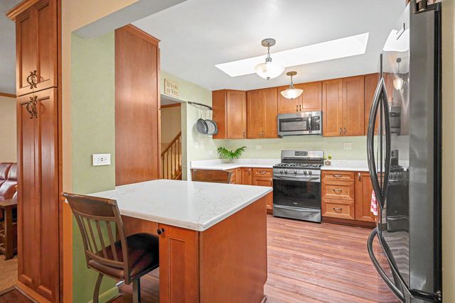 1970 Nottingham Lane, Wheaton, IL 60189