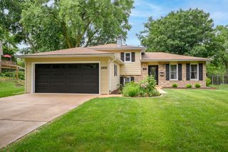 1970 Nottingham Lane, Wheaton, IL 60189