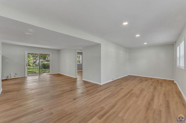 3637 SW 38th ST, Topeka, KS 66610