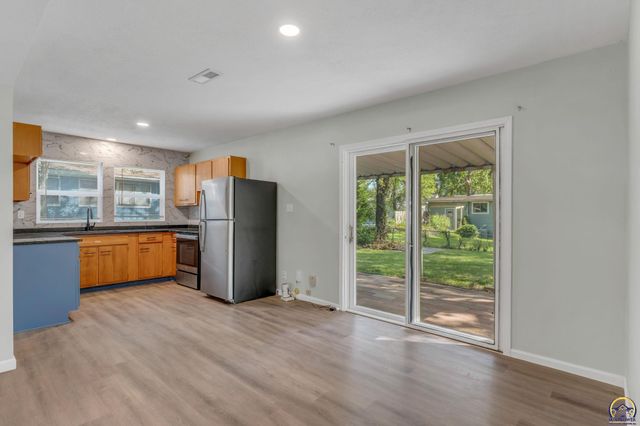 3637 SW 38th ST, Topeka, KS 66610