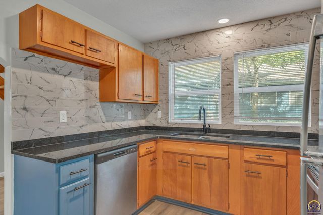 3637 SW 38th ST, Topeka, KS 66610