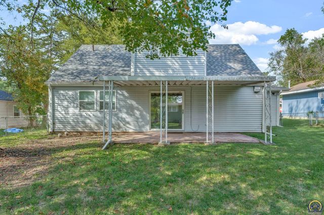 3637 SW 38th ST, Topeka, KS 66610