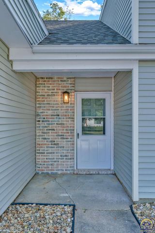 3637 SW 38th ST, Topeka, KS 66610