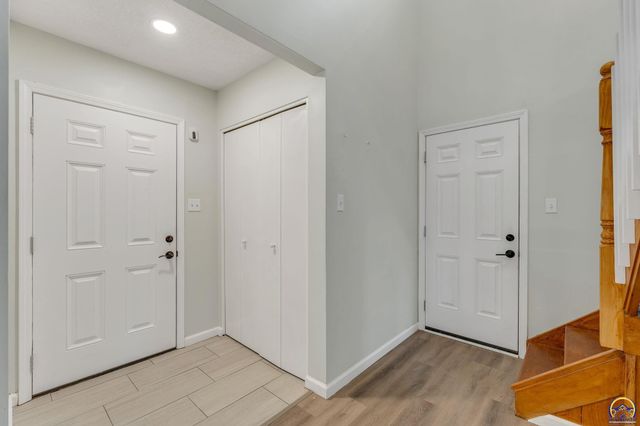 3637 SW 38th ST, Topeka, KS 66610