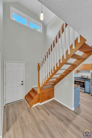 3637 SW 38th ST, Topeka, KS 66610