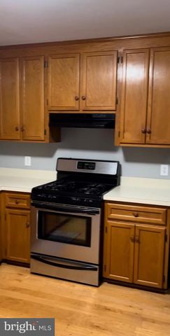 11211 SURRY WOODS CT, Fredericksburg, VA 22407