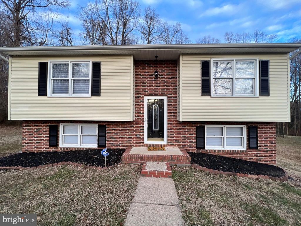 11211 SURRY WOODS CT, Fredericksburg, VA 22407