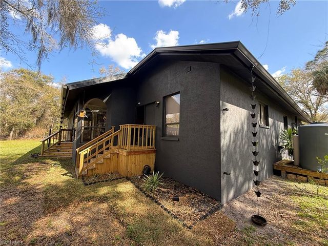 18670 Telegraph Creek LN, Alva, FL 33920