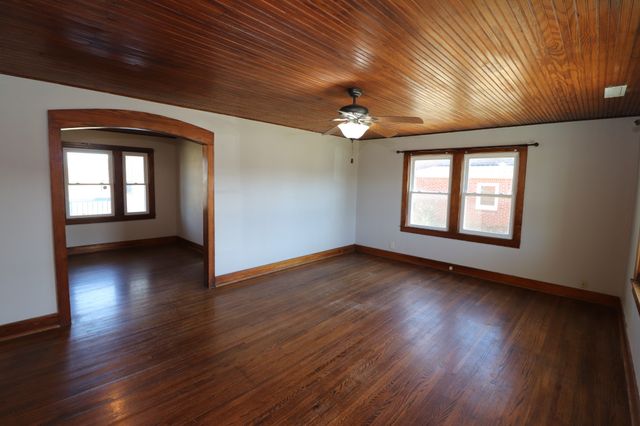 400 Meador Dr, Lafayette, TN 37083