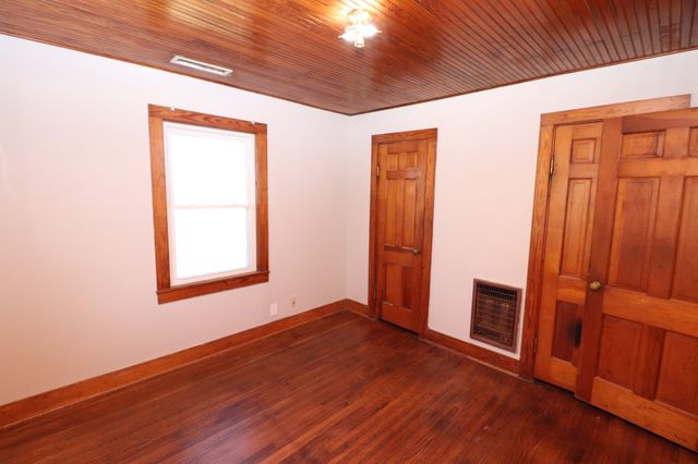 400 Meador Dr, Lafayette, TN 37083